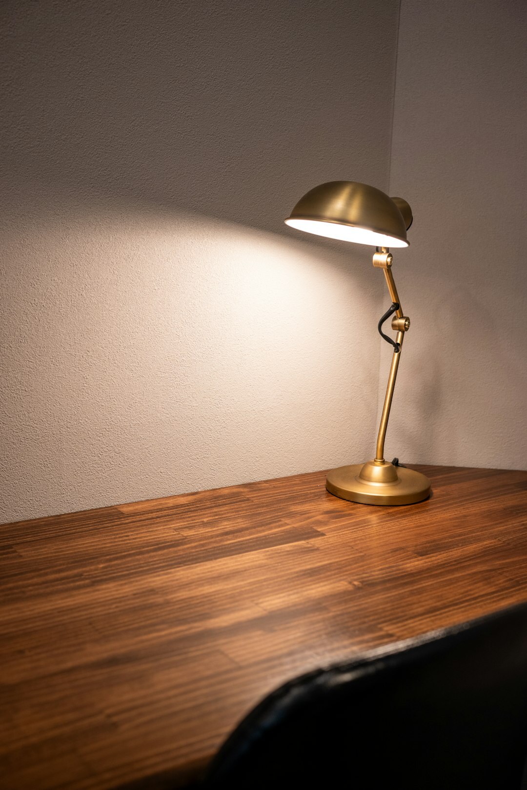 night writing desk with lamp